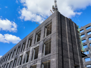 Ход строительства "Инских холмов" в апреле 2026