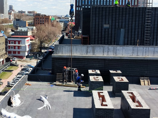 Ход строительства "Инских холмов" в апреле 2026