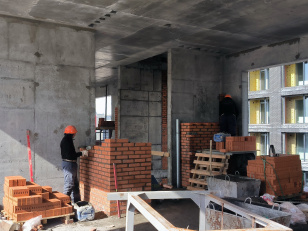 Ход строительства "Инских холмов" в марте 2026