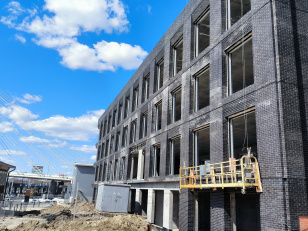 Ход строительства "Инских холмов" в апреле 2026